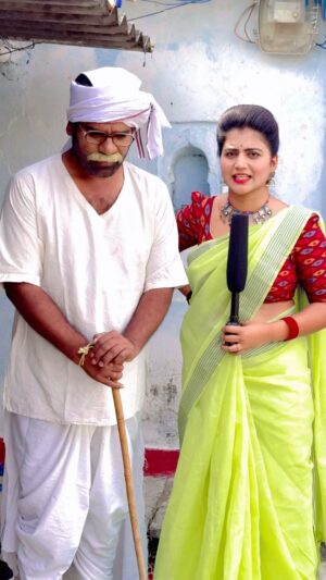 Shiva Jyothi Instagram - తాత నీ ఓటు ఎవరికి … 
.
.
.
#elections2023 #otu #jyothakka #shivajyothi #bithirisathi #bittirisatti #election #voteforcar #kcronceagain
