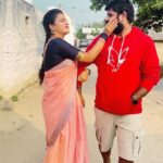 Shiva Jyothi Instagram - నీవే నీవే... నీవే నీవే... ఏదైనా నీ తరువాతే అనిపిస్తుందే ఇలా.. @ganguly_manthri ❤️ . . @joshapp.telugu @officialjoshapp #jyothakka #shivajyothi #réel #content #couple #love #prabhas #prabhassongs #darling Hyderabad