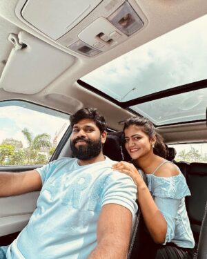 Shiva Jyothi Instagram - The great marriages are partnerships..
❤️❤️❤️❤️❤️❤️
.
.
Pics @jus_sonu ❤️
#jyothakka #love #lovers #couplegoals #couple #husbandandwife #shivajyothi #monday