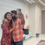 Shiva Jyothi Instagram - పెళ్ళాంని .. Cool చేసుడు 😜 . . . @iam.savithri . #pellam #wife #husbandandwife #wifeserious #contentcreator #funny #comedy #reelsinstagram #couple Hyderabad
