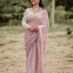 Shiva Jyothi Instagram - Every day begins with expectations and ends with experiences.❤️❤️❤️❤️ Saree @label_dishana ❤️ #happymonday #mondayvibes #mondaymotivation #newpost #instagram #instagood #newpost #newsaree #happiness #love #saree #labeldishana