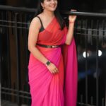 Shiva Jyothi Instagram - Mausam Hai Ashiqana ❤️❤️❤️❤️ Saree @rekhas_drapes ❤️ Blouse and belt @rekhas_couture ❤️ 📷 @thehashtag_photography ❤️ #newpost #instagram #instagood #saree #sareelove #mausam #happiness #jyothakka #shivajyothi #rekhas_couture #rekhas_drapes
