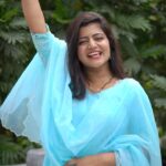 Shiva Jyothi Instagram - రైతన్నల గోసతీర్చి, దండుగన్న వ్యవసాయాన్ని పండుగ చేసిన రైతు బాంధవుడు మన కేసీఆర్ సార్ కే మన ఓటు. కారు సర్కారూ జై KCR సారూ ✊❤️ #etlundetelanganaetlainditelangana #VoteforCar #jaitelangana