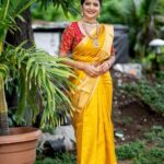 Shiva Jyothi Instagram - No one can ever say no to the magic of a saree ❤️❤️❤️ Makeover by @makeoverbyswathiraj ❤️ Saree& blouse @pinkpetalsdesignhouse❤️ Jewellery @jewelleryforher3 ❤️ Clicks @cg_capturess Retouch @bkmfilms #saree #sareelove #newpost #instagram #instagood #event #photoshoot #desingerwear #shooting #shoot #shootingfun #jewelry #makup #hairstyles #photography #pics #shivajyothi #jyothakka