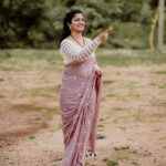 Shiva Jyothi Instagram - Every day begins with expectations and ends with experiences.❤️❤️❤️❤️ Saree @label_dishana ❤️ #happymonday #mondayvibes #mondaymotivation #newpost #instagram #instagood #newpost #newsaree #happiness #love #saree #labeldishana