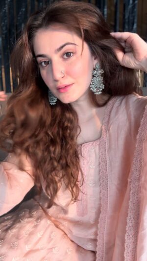 Shivaleeka Oberoi Instagram - Lazy Desi girl GRWM 🤭💕

#PunjabiGirl 😉 #Skin #MakeupLook #DesiFashion #Hairstyle #CurlyHair #Grwm #InstagramReels ✨