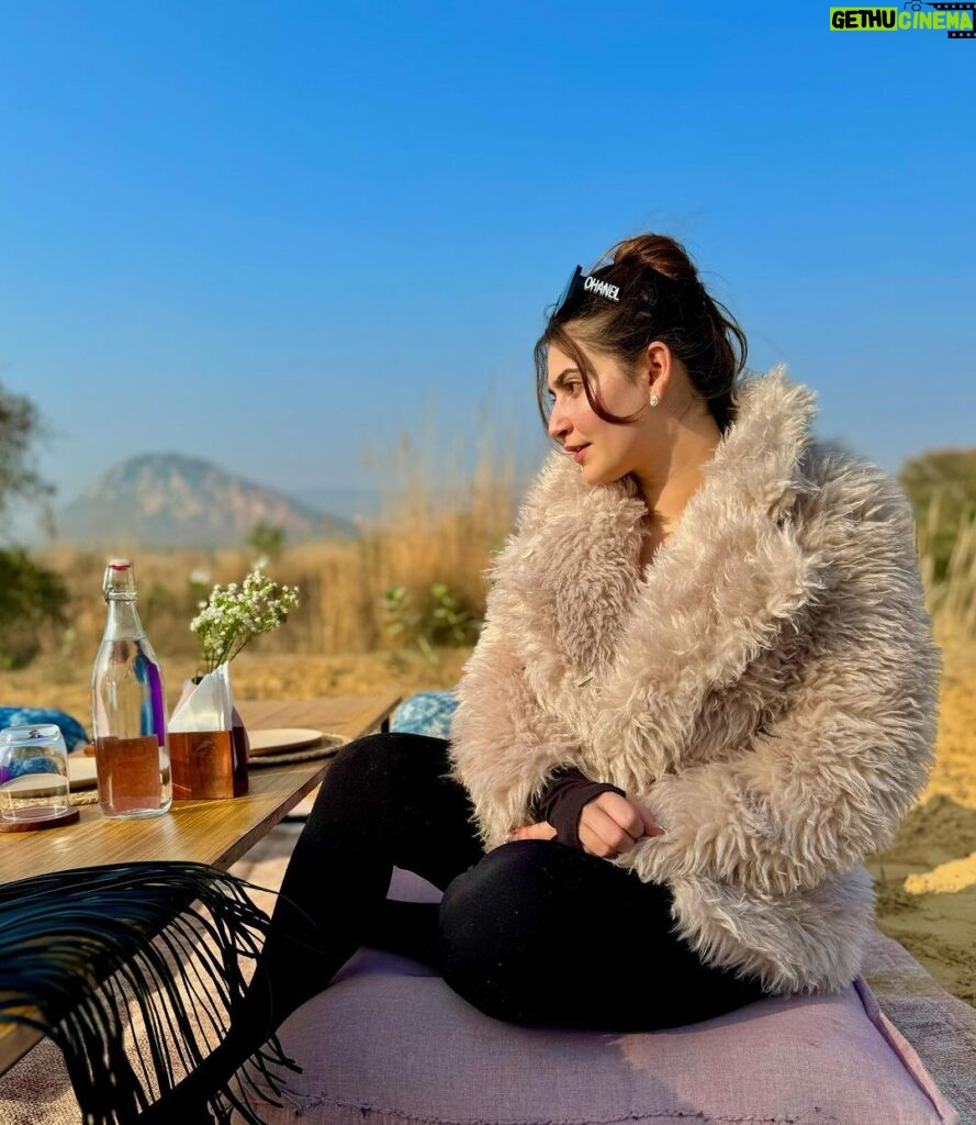 Shivaleeka Oberoi Instagram - All fuzzy & Cozy! 🐻 #December is Decembering! 🥰 #DesertLife #Breakfast #Views 🤎 Jaipur, Rajasthan