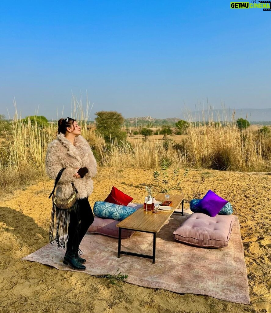 Shivaleeka Oberoi Instagram - All fuzzy & Cozy! 🐻 #December is Decembering! 🥰 #DesertLife #Breakfast #Views 🤎 Jaipur, Rajasthan