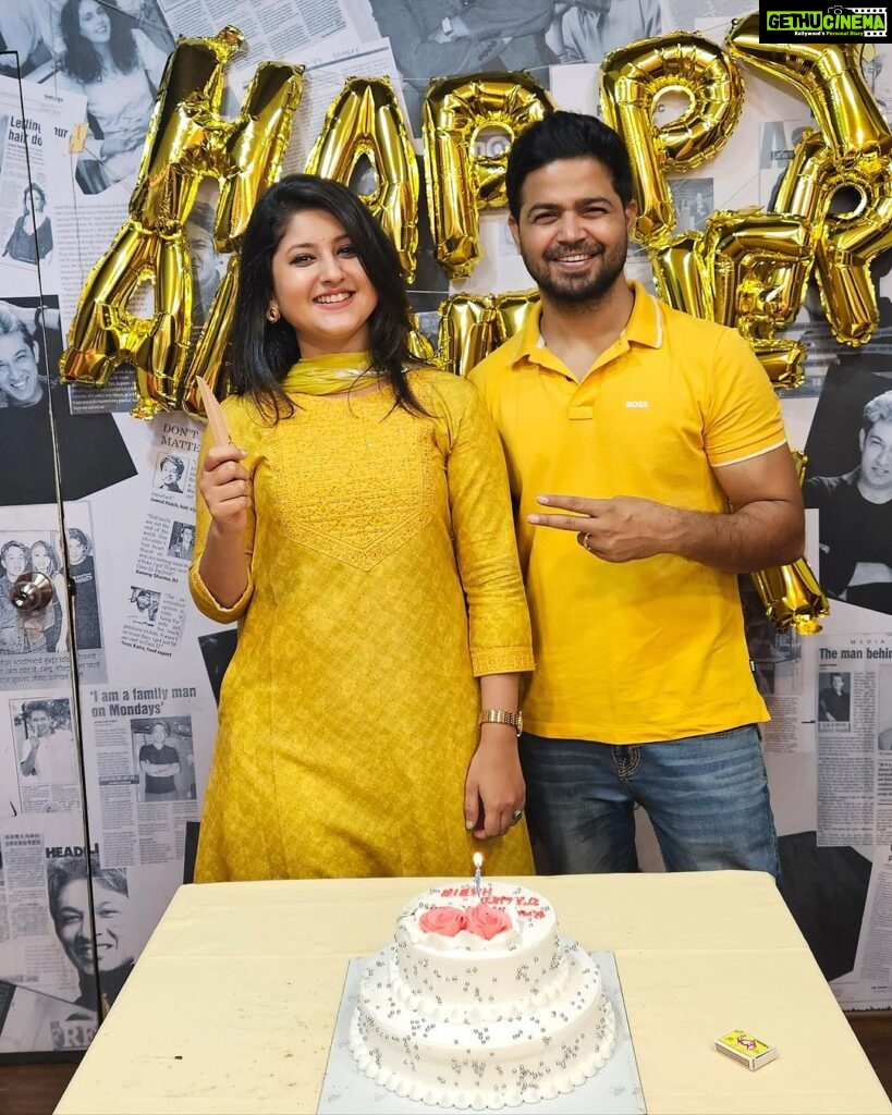 Shivani Sangita Instagram - @jawed_habib_cuttack completes it’s 2nd anniversary with us 💛✨ All credits of our hair to @jawed_habib_cuttack ❤️ PS- you all have to believe when I say @subhasis_sharma and I in yellow 💛 was an absolute coincidence 😅🤷🏻‍♀️