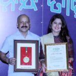 Shivani Sangita Instagram - Honoured and pleased to be felicitated with a Gold Medal by @dr.achyutasamanta sir infront of the entire @kiituniversity for getting the State Award on the closing ceremony of KIIT Silver Jubilee Celebration. Grateful from the bottom of my heart 😇🙏🏻 Thank you for the constant support @kiitsmc 🙏🏻😊 Special Invitation to Papa from @dr.achyutasamanta sir for being on stage. Are you A Proud Father now? Last but not the least, a huge thank you again to my audiences for their immense love and support ❤️🤗🙏🏻