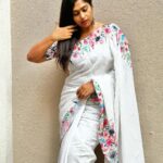 Shobanaa Uthaman Instagram - In the end only 3 things matter: how much you loved, how gently you lived and how gracefully you let go of things not meant for you! 🤞🏻🤍 Saree : @nivecollectionz . . . . . . . . . . . #chennai#ootd#kollywood#bollywood#pose#instadaily#instagood#instacool#model#modelling#saree#saree#tamilponnu#promoter#promotion#collaboration#vijaytv#vijaytvserial#vijaytelevision#vijaytvshow#muthazhagu Chennai, India