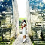 Shobanaa Uthaman Instagram - Uluwatu temple ,Bali 📍 . . . . . . . . . . . #ootd#chennaifashion#chennaifashionblogger#fashionblogger#chennaimodel#chennaiphotographer#kollywood#bollywood#chennaiblogger#potraitphotography#instadaily#instagood#instacool#okbye#model#chennaimodel#modelling#saree#saree#tamilponnu#promoter#promotion#collaboration#vijaytv#vijaytvserial#vijaytelevision#vijaytvshow#muthazhagu#bali#baliindonesia#vacation Uluwatu Temple, Uluwatu, Bali