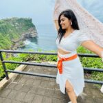 Shobanaa Uthaman Instagram - Uluwatu temple ,Bali 📍 . . . . . . . . . . . #ootd#chennaifashion#chennaifashionblogger#fashionblogger#chennaimodel#chennaiphotographer#kollywood#bollywood#chennaiblogger#potraitphotography#instadaily#instagood#instacool#okbye#model#chennaimodel#modelling#saree#saree#tamilponnu#promoter#promotion#collaboration#vijaytv#vijaytvserial#vijaytelevision#vijaytvshow#muthazhagu#bali#baliindonesia#vacation Uluwatu Temple, Uluwatu, Bali