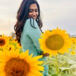 Shobanaa Uthaman Instagram - Behind every strong person...there is a story that gave them no choice🌻✨ . . . . . . . . . . . #chennai#ootd#kollywood#bollywood#pose#instadaily#instagood#instacool#model#modelling#saree#saree#tamilponnu#promoter#promotion#collaboration#vijaytv#vijaytvserial#vijaytelevision#vijaytvshow#muthazhagu#sunflower Wayanad വയനാട്