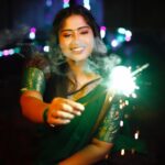 Shobanaa Uthaman Instagram - இனிய தீபாவளி நல்வாழ்த்துக்கள்! 🙏✨ . . . . . . . . . . . #chennai#ootd#kollywood#bollywood#pose#instadaily#instagood#instacool#model#modelling#saree#saree#tamilponnu#promoter#promotion#collaboration#vijaytv#vijaytvserial#vijaytelevision#vijaytvshow#muthazhagu Chennai, India