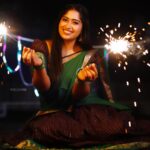 Shobanaa Uthaman Instagram - இனிய தீபாவளி நல்வாழ்த்துக்கள்! 🙏✨ . . . . . . . . . . . #chennai#ootd#kollywood#bollywood#pose#instadaily#instagood#instacool#model#modelling#saree#saree#tamilponnu#promoter#promotion#collaboration#vijaytv#vijaytvserial#vijaytelevision#vijaytvshow#muthazhagu Chennai, India