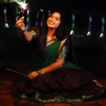 Shobanaa Uthaman Instagram - இனிய தீபாவளி நல்வாழ்த்துக்கள்! 🙏✨ . . . . . . . . . . . #chennai#ootd#kollywood#bollywood#pose#instadaily#instagood#instacool#model#modelling#saree#saree#tamilponnu#promoter#promotion#collaboration#vijaytv#vijaytvserial#vijaytelevision#vijaytvshow#muthazhagu Chennai, India
