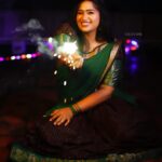 Shobanaa Uthaman Instagram - இனிய தீபாவளி நல்வாழ்த்துக்கள்! 🙏✨ . . . . . . . . . . . #chennai#ootd#kollywood#bollywood#pose#instadaily#instagood#instacool#model#modelling#saree#saree#tamilponnu#promoter#promotion#collaboration#vijaytv#vijaytvserial#vijaytelevision#vijaytvshow#muthazhagu Chennai, India
