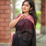 Shobanaa Uthaman Instagram - Yes! I overthink l...but also i overlove🖤 Photography: @prismatic_photography_7 @shutter_camerax Saree : @chettinad_fancy_sarees . . . . . . . . . . . #chennai#ootd#kollywood#bollywood#pose#instadaily#instagood#instacool#model#modelling#saree#saree#tamilponnu#promoter#promotion#collaboration#vijaytv#vijaytvserial#vijaytelevision#vijaytvshow#muthazhagu Chennai, India