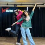 Shraddha Dangar Instagram – & here it is…..💃🏻💃🏻
.
Choreographed by @divyas_choreography 🤍
.
.
.
#danceitout #sweatitout #dancereels 
#bollywoodstyle #freestyle #chorbazari #deepikapadukone #saifalikhan #loveaajkal #2002 #dancereel