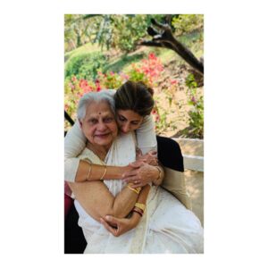 Shweta Bachchan Nanda Instagram - Mothers & Grandmothers are always right ♥️