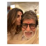 Shweta Bachchan Nanda Instagram - Mirror ♥️