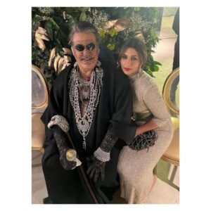 Shweta Bachchan Nanda Instagram - A night well spent - some friends some family some crazy fashion ( my vintage Abu Jani Sandeep Khosla dress that I squeeezed into ) the show stopper was Mr J, in all his jewels!!! And most importantly many kisses from my mama 🫶🏽 Congratulations Abu & Sandy on the new drop ! Love always ♥️♥️