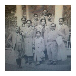 Shweta Bachchan Nanda Instagram - पीरा नु मैं सीने लावां
ते मैं हसदी जावां
धुप्पां दे नाल लड़ लड़ के
मैं लाभियाँ अपनीयां छावां

दुःख वि अपने सुख वि अपने
मैं ते बस एह जाना

सब नु समझ के की करना ऐ
दिल नु एह समझावां
तू झूम झूम झूम झूम
तू झूम झूम झूम झूम - To my grand old man Happy 80th Birthday -