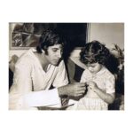 Shweta Bachchan Nanda Instagram - पीरा नु मैं सीने लावां ते मैं हसदी जावां धुप्पां दे नाल लड़ लड़ के मैं लाभियाँ अपनीयां छावां दुःख वि अपने सुख वि अपने मैं ते बस एह जाना सब नु समझ के की करना ऐ दिल नु एह समझावां तू झूम झूम झूम झूम तू झूम झूम झूम झूम - To my grand old man Happy 80th Birthday -