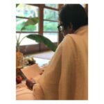 Shweta Bachchan Nanda Instagram - पीरा नु मैं सीने लावां ते मैं हसदी जावां धुप्पां दे नाल लड़ लड़ के मैं लाभियाँ अपनीयां छावां दुःख वि अपने सुख वि अपने मैं ते बस एह जाना सब नु समझ के की करना ऐ दिल नु एह समझावां तू झूम झूम झूम झूम तू झूम झूम झूम झूम - To my grand old man Happy 80th Birthday -