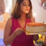 Shweta Mahadik Instagram - I was born on CHILDREN’S DAY, so don’t ask me to GROW UP!! Tiramisu cake by @healthy_treatzs