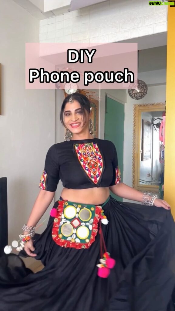 Shweta Mahadik Instagram - Are you ready for Navratri??? DIY phone pouch for navratri so that you can Dance hands free ❤️ #diy #navratri #handmade #art #jewelry #shwetamahadik #diychachi