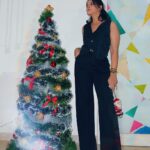 Shweta Mahadik Instagram - Santa follows me wherever I go 🎅 Outfit: @shwetmahadik Santa Bag: @shwetmahadik #christmas