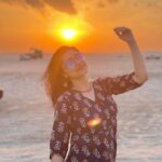 Sija Rose Instagram - This one tags to one of my memorable trips. The sunset hangs on a cloud Leaving ripples of light I stand in awe Watching you paint the sky As you say goodbye! . 📷 @itzme_adhil_official Thank you @dune_troopers for a wonderful desert adventure Sealine, Qatar