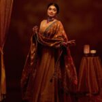Sija Rose Instagram - पटाखा If you’re not putting on a full red carpet look for Diwali, then WYD? . Photography & retouch: @zoom.inphotography Stylist: @styledbyalbin_ @_a.l.b.i.n Makeup & hair: @femy_antony__ Art direction: @____pia_ Jewellery: @adorebypriyanka Lehanga: @zorucci Studio: @tinyturtle.media Special thanks: @vishnu.chandrabose @sandesh.rajeev . #indianwear #diwali #diwali2023 #lights #pataka #redcarpet #festival