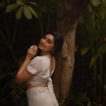 Sija Rose Instagram - Last of … 🧩 of my ❤️ Photo : @parvathy.prasad_ Styling @styledby_al_ Mua @bridalmakeup_by_sreegeshvasan Venue @poemsthecafe