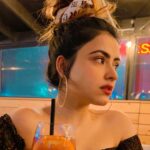 Simi Chahal Instagram - stages of a foodie at the Restaurant 😅 #foodie #lovefood #HealthyFoodObsessionTheseDays 🙊 #SimiDoesntShareFood🥲 #ForRealTho🤷🏻‍♀️