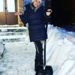 Simi Chahal Instagram - Do you want to build a snowman ?? ⛄️ #mandatory posing sesh 😅❄️ #snow #posing #canada #fun #fam