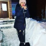 Simi Chahal Instagram - Do you want to build a snowman ?? ⛄️ #mandatory posing sesh 😅❄️ #snow #posing #canada #fun #fam