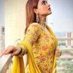 Simi Chahal Instagram - 🤍 ‘ Lehnga : @aliwarofficial Jewelry : @theurbanglitter HMU : @damsel_makeupcrew Photography : @kunwararorax