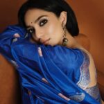Sobhita Dhulipala Instagram - ‘Game Changer Best Actor of the year 2023’ The truth is, no game is changed without collective effort. I’m fortunate to have worked with brilliant collaborators who created female characters that are complicated yet empathetic. Roles like Tara, Kaveri - parts that may or may not be liked but somehow..understood? :) Thank you for your confidence in me, @realbollywoodhungama. The flame in my heart burns bright! Wearing this beautiful @ekayabanaras saree along with @amrapalijewels. Eternal thanks to @mourya and @shraddhamishra8 for making me look presentable and for always keepin it real!