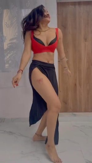 Sofia Ansari Instagram - 💃 

Top @urbanic_in 
Lower @amazondotin 
@amazon 
Makeover @_fitfad 
Cameraman @_sanaaaaasa 
Makeup products @maccosmeticsindia @maccosmetics