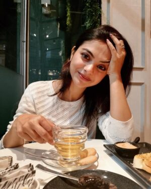 Solanki Roy Instagram - Still wondering...