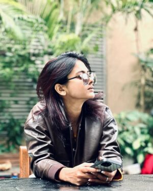 Solanki Roy Instagram - Riding my own wave...

#Sunday #SundayEvening #sundayvibes