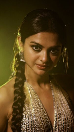 Solanki Roy Instagram - Believe. Love. Laugh. Inspire. 🕊

Photography: @sayantan_dutta_photography
Styling: @neelsaha_styled_by_blue 
Make up: @makeupartist_bhaskarbiswas
Costume: @sasya_fashions
Jewellery: @mukundjewellerskolkata

@sudipanchakraborty