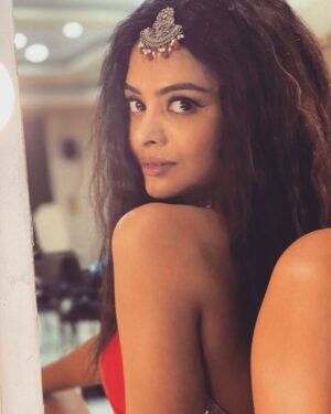 Solanki Roy Instagram - A little bit of vanity is always that tease, but never the film! 
📸 @sandip3432
