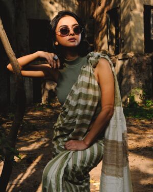Solanki Roy Instagram - Autumn is here 🍂 

📸 @sarkardebarshi19 
Wardrobe and styling @suchanda_banerjee 
Makeup @suro.make_up_artist 
Video @skylab_akashdeep 
Photography assistant ujjaini ghosh