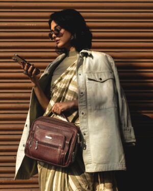 Solanki Roy Instagram - Autumn is here 🍂 

📸 @sarkardebarshi19 
Wardrobe and styling @suchanda_banerjee 
Makeup @suro.make_up_artist 
Video @skylab_akashdeep 
Photography assistant ujjaini ghosh