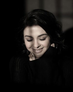 Solanki Roy Instagram - You shine brighter when you embrace your shadow! 
🖤

📸 @imsayandey 
💄 @sahababusona