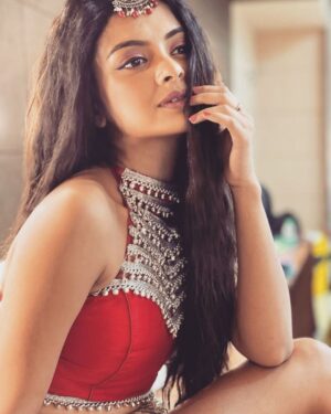 Solanki Roy Instagram - A little bit of vanity is always that tease, but never the film! 
📸 @sandip3432